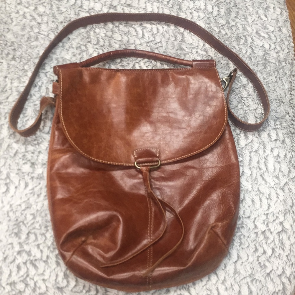 Alternative Deep Leather Horseshoe Crossbody Bag